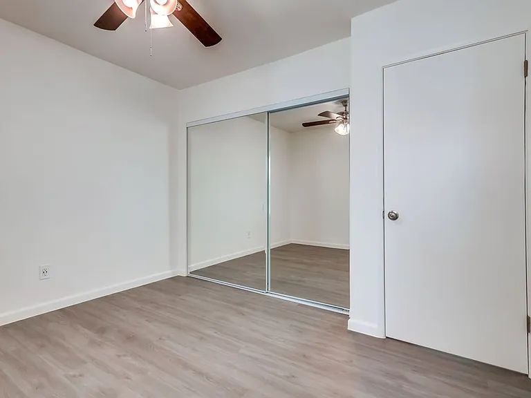 333 W Queen St #1 — Photo 17