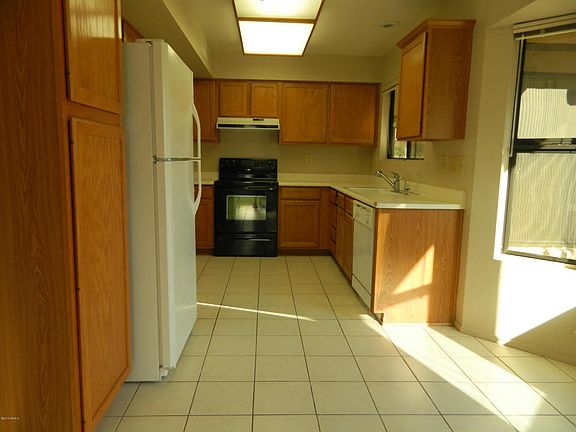 4th image of 19815 N 146th Dr