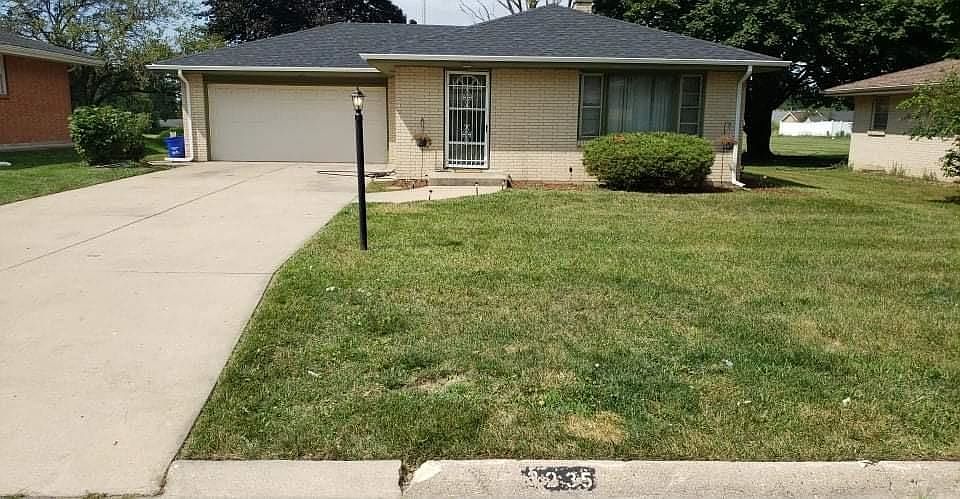 1st image of 3235 Holiday Dr