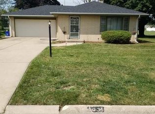 3235 Holiday Dr, Rockford, IL 61109