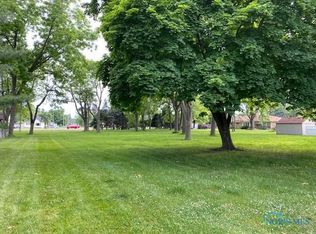 906 Tuttle St, Maumee, OH