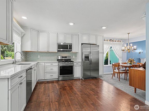 5th image of 6411 W Sarazen Street SE