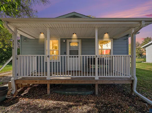 236 N Janda Ave, Tabor, SD 57063