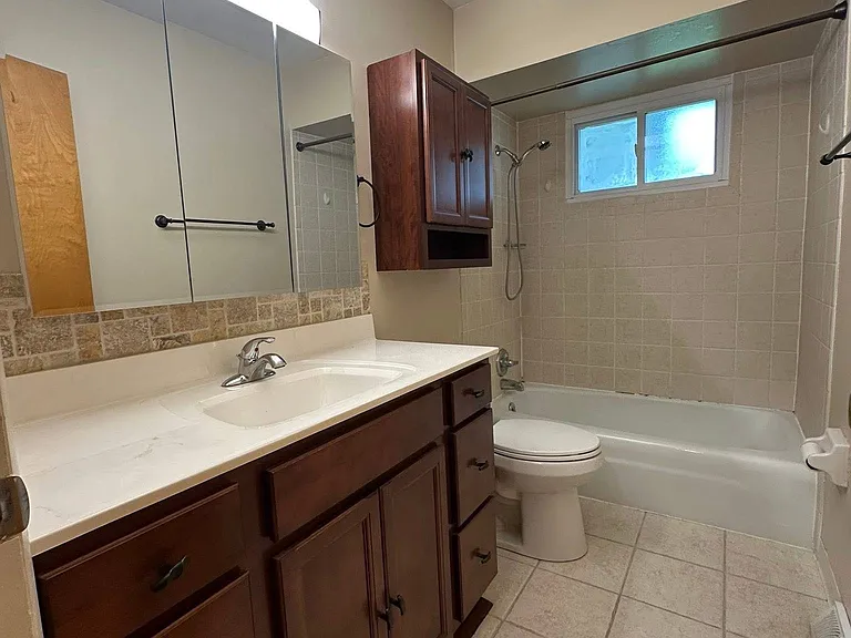 2807 Ashwood Ave #A — Photo 9