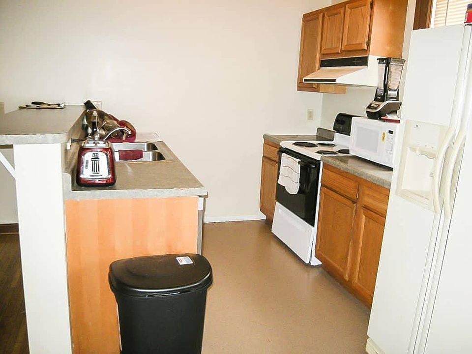 1st image of 808 W King St APT B