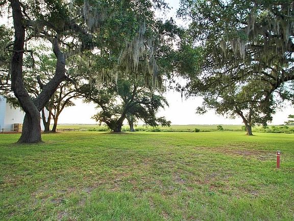 3rd image of 42 Frederica Oaks Ln