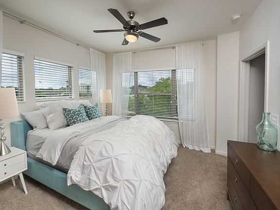 5th image of 619 Edgewood Ave SE #503