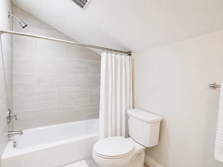 414 N Cypress Dr #D — Photo 12