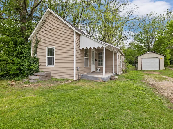 2120 N Summit Avenue, Springfield, MO 65803
