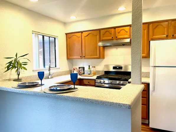 2297 Via Esmarca APT B, Oceanside, CA 92054