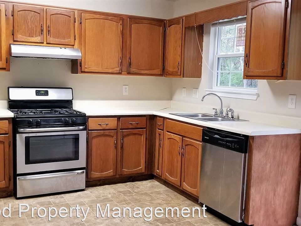 2nd image of 2177 Victoria Pl