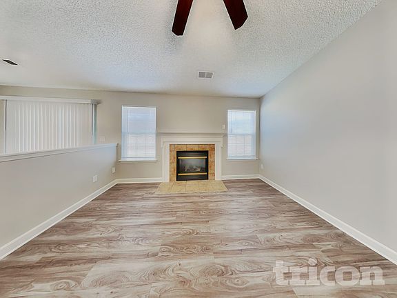 4th image of 907 Anchor Way NE