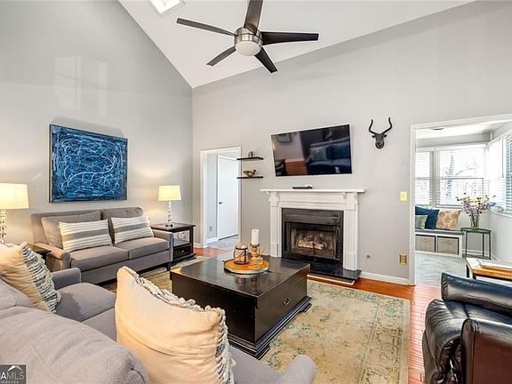 2nd image of 1503 Oakridge Ct