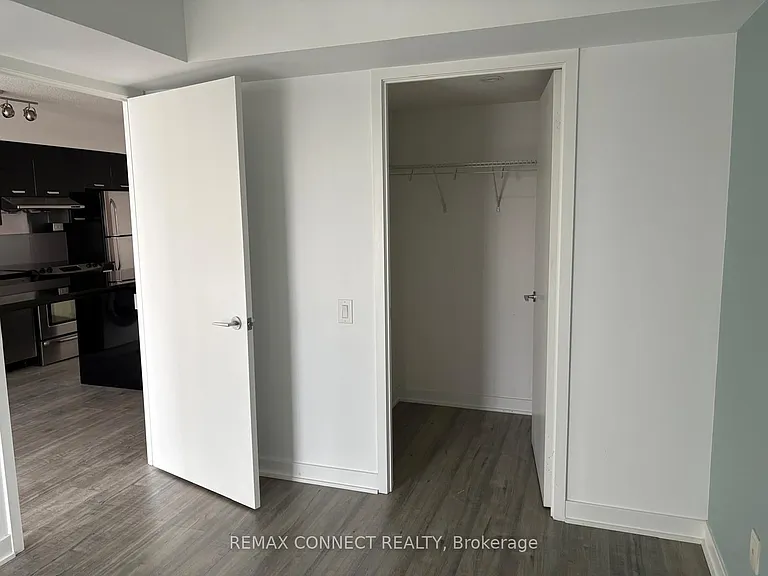 19 Singer Ct #1812 — Photo 12