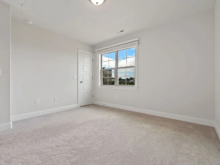 1033 Bonanza Ln — Photo 12