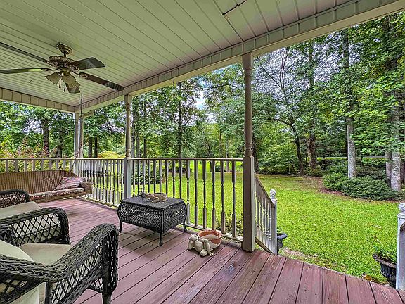 3rd image of 701 Aspen Dr