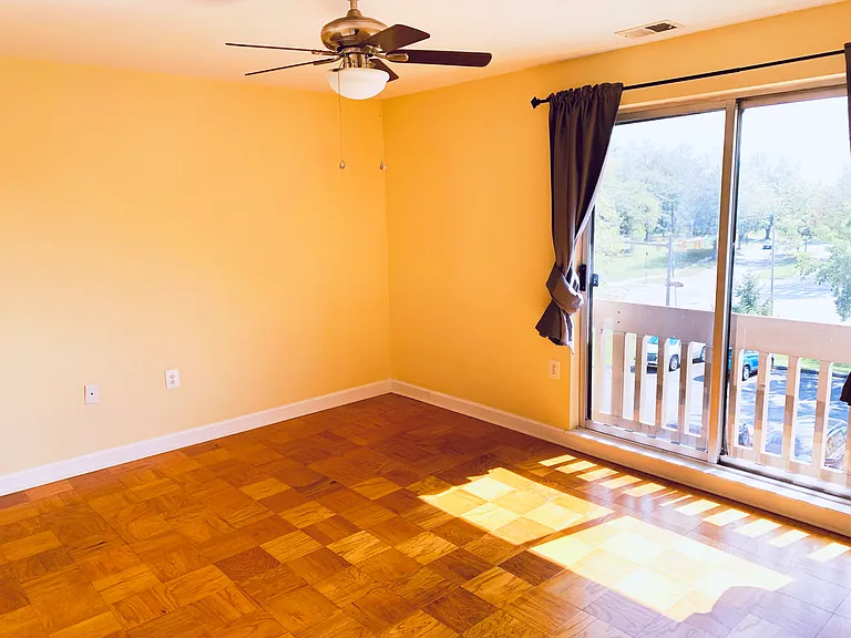 5015 Green Mountain Cir #6 — Photo 2