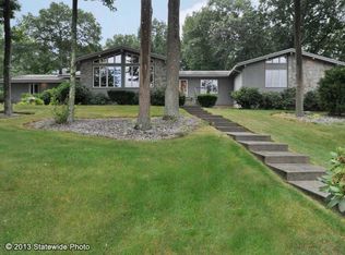 1 Oak Hill Dr, Lincoln, RI 02865