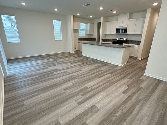 4th image of 25144 Harmony Ave