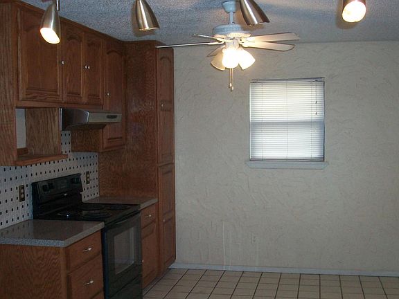 KITCHEN-NEUTRAL TILE