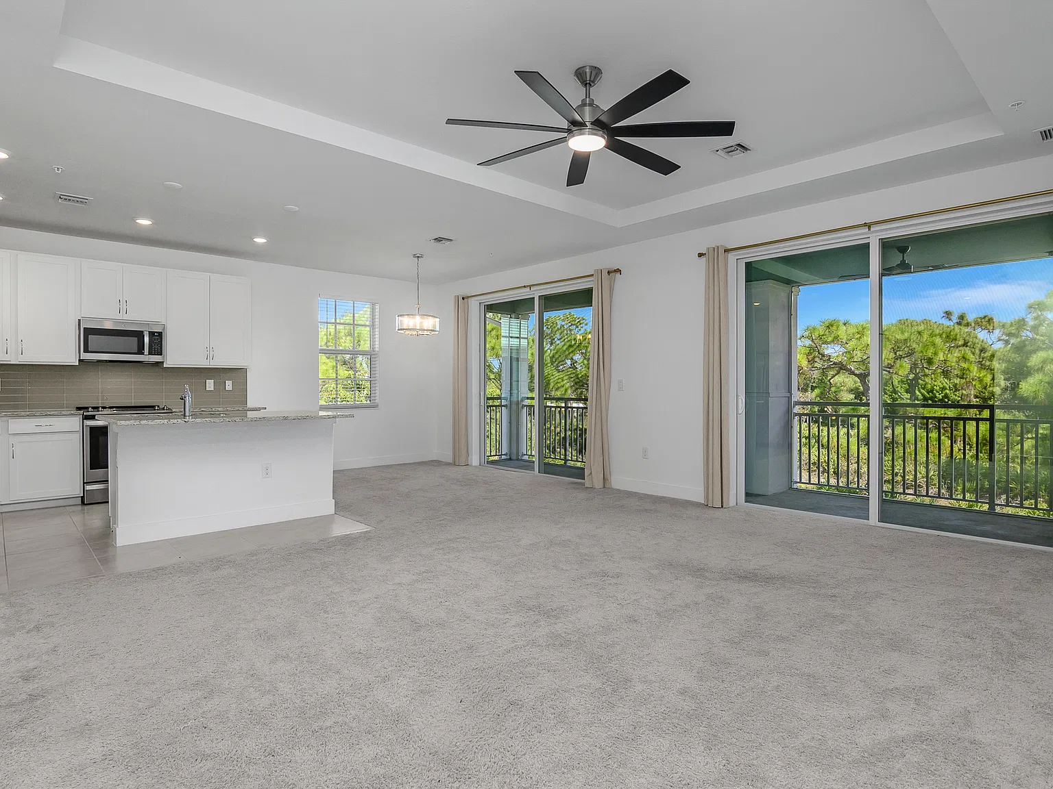 3 bed, 2027 sqft, $5,700 — Photo 4