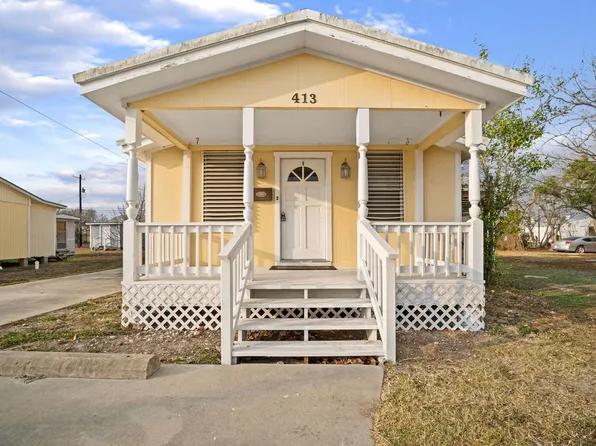 413 E Fulton St, Sinton, TX 78387