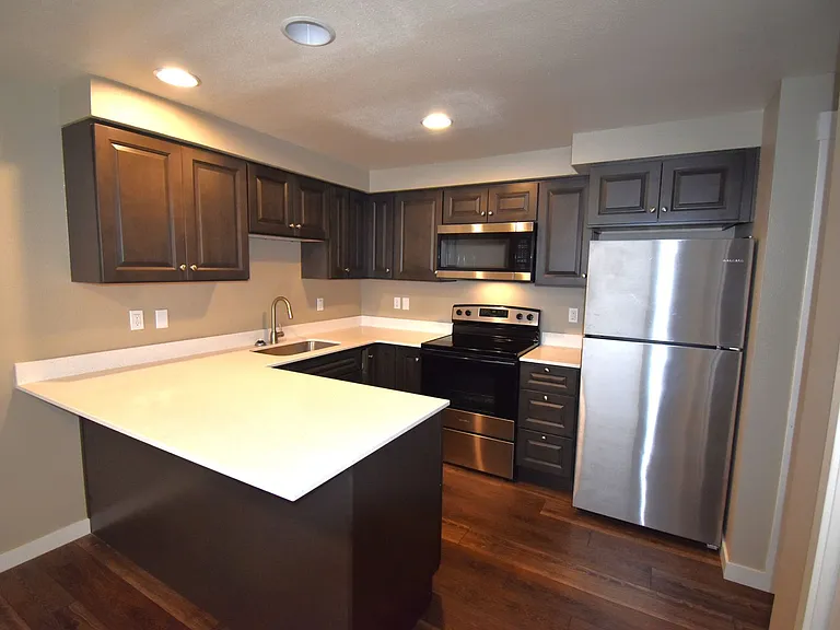 16th Avenue Apartments — Photo 3