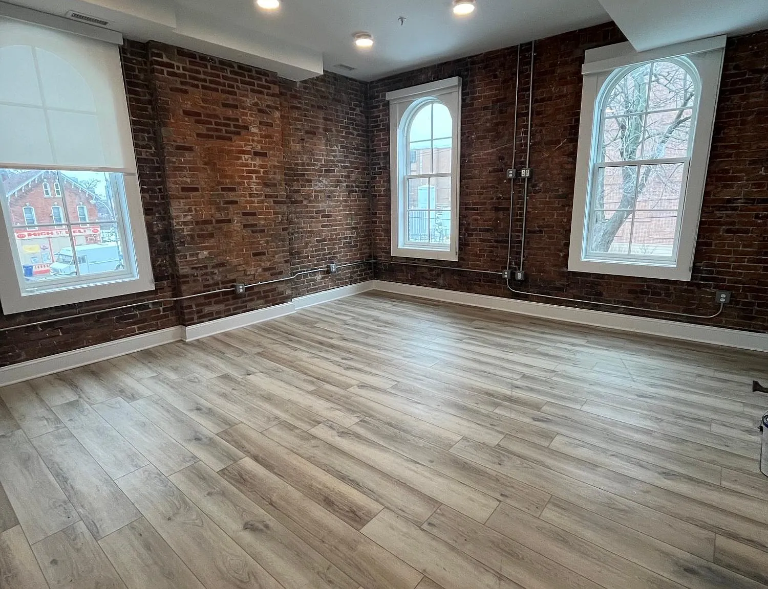 1 bed, 1.5 bath, 878 sqft, $1,800 — Photo 3