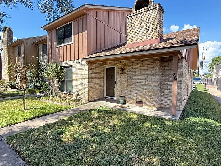101 Maplewood Dr #26 — Photo 1