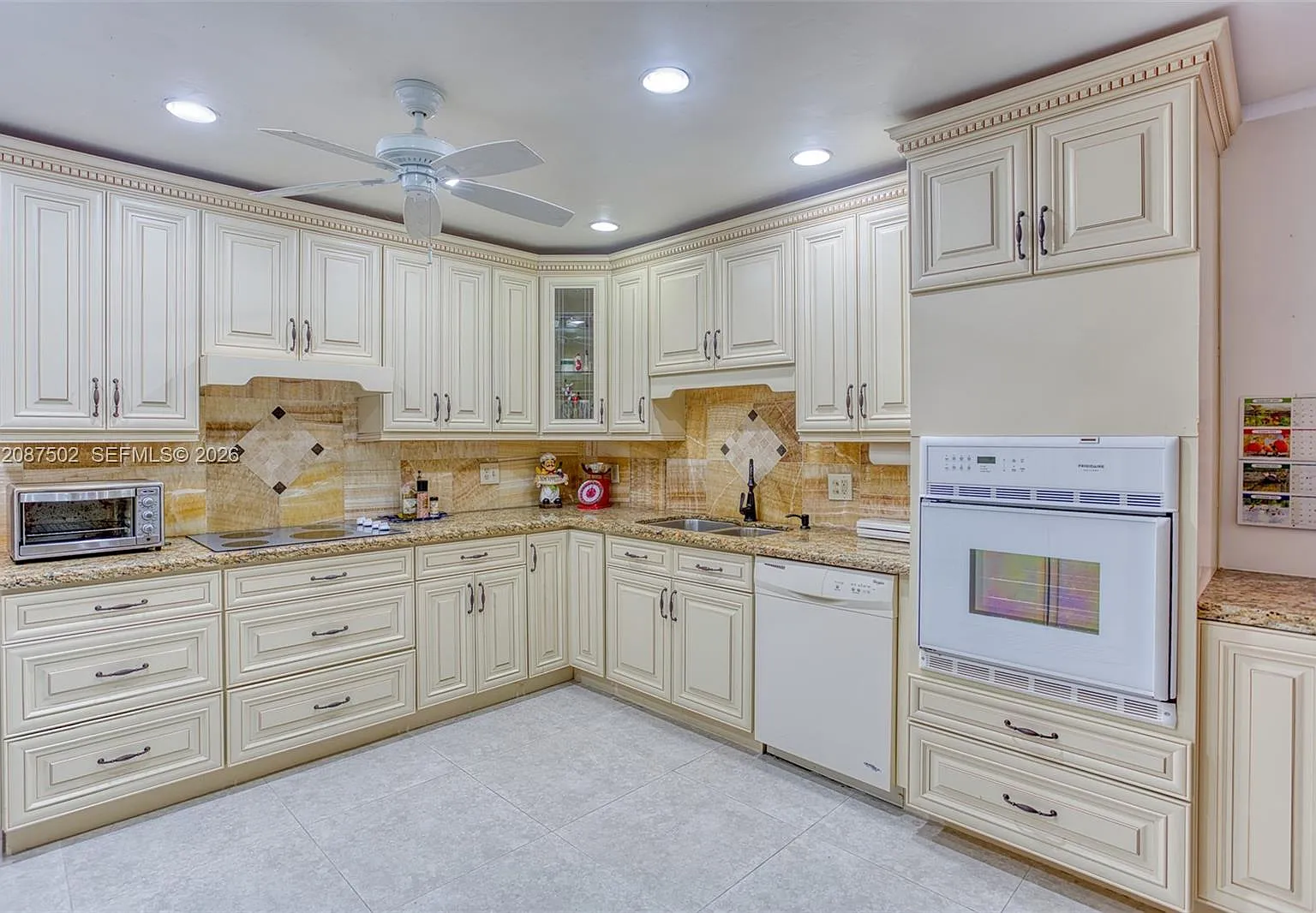 Dania Country Club Estate — Photo 4