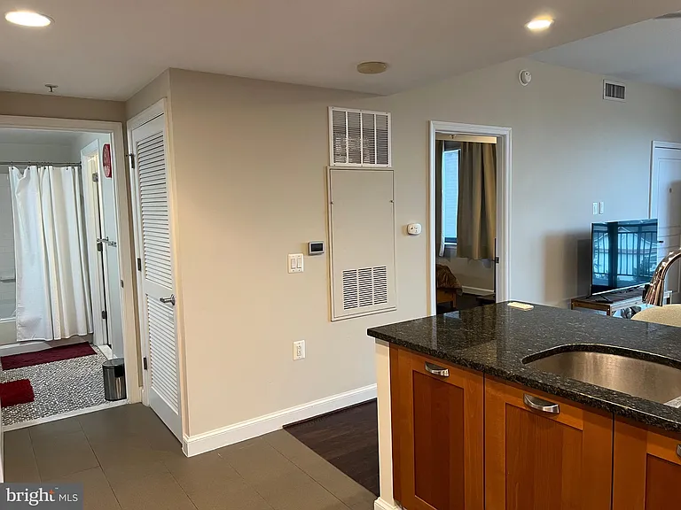 2451 Midtown Ave #606 — Photo 13
