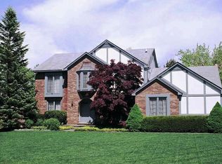 602 Timberline Dr, Rochester Hills, MI 48309
