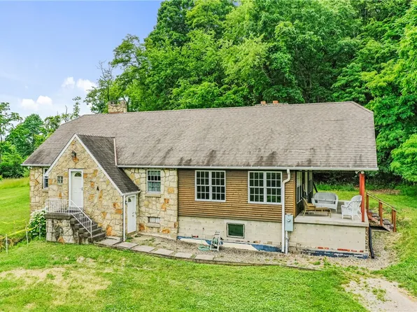 7185 Guyer Rd, New Kensington, PA 15068