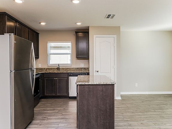 5th image of 1596 Swan Lake Cir