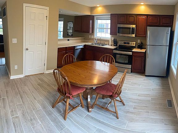 2nd image of 1302 S Cobble Creek Cir