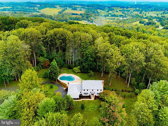 3rd image of 14 Chris Eliot Ct