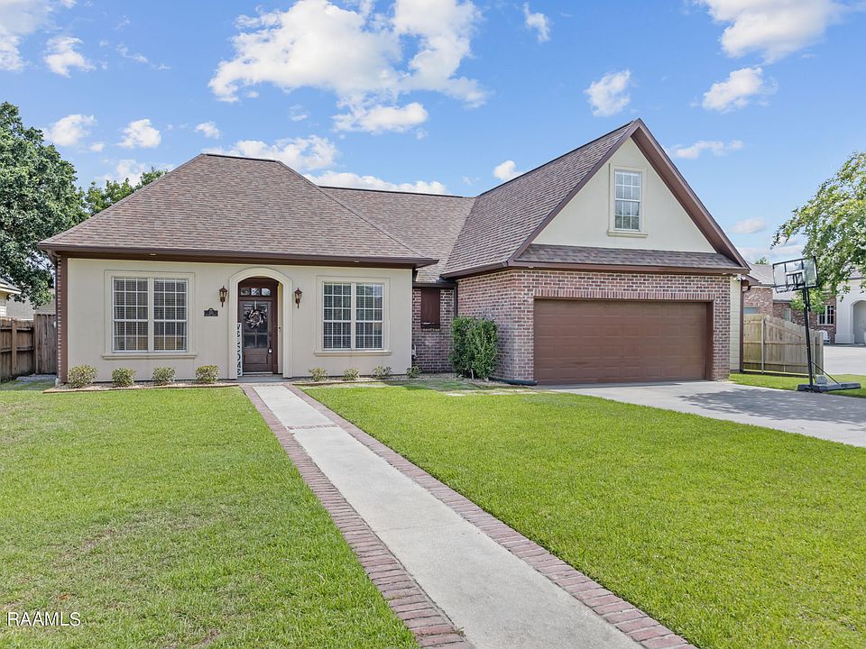 1st image of 131 Vestige Cir