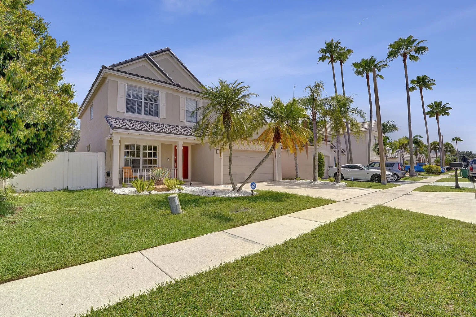 3 bed, 2.5 bath, 2270 sqft, $4,200 — Photo 2