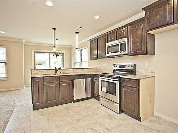 5th image of 2669 N Miranda Ave