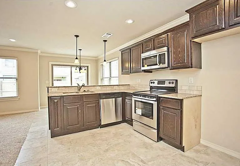 2669 N Miranda Ave — Photo 5