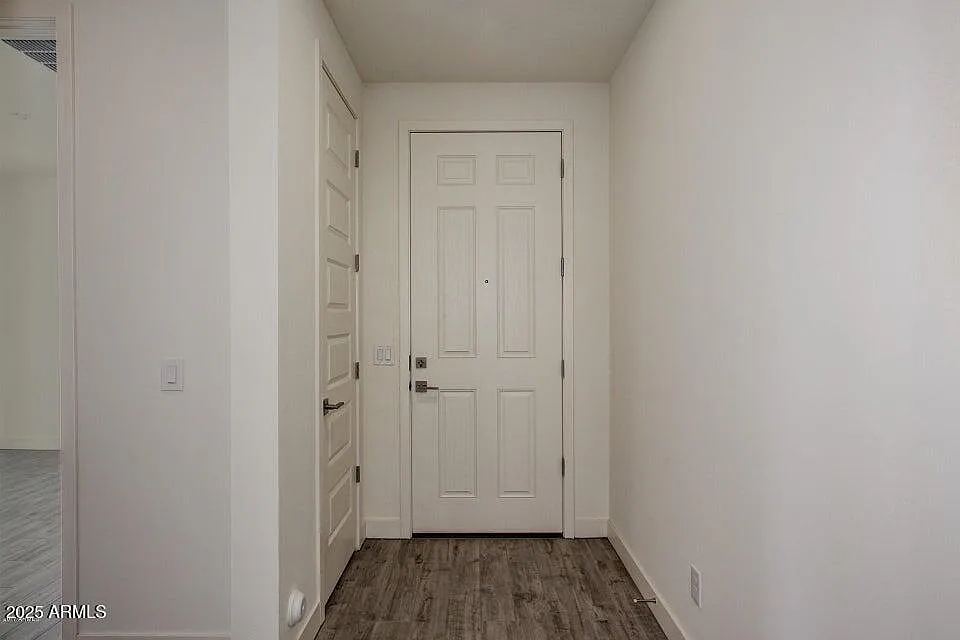 3 bed, 3.0 bath, 1800 sqft, $2,995 — Photo 4