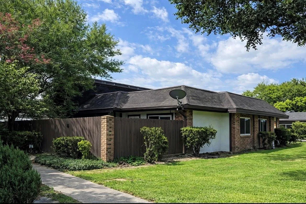 2 bed, 1.0 bath, 900 sqft, $1,400 — Photo 1