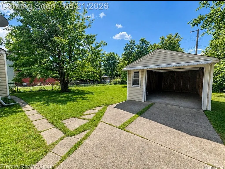 7815 Artesian St — Photo 18