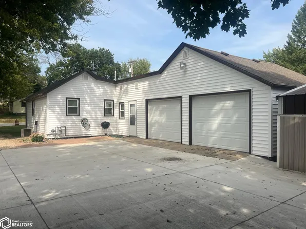 1013 S 1st St, Iowa Falls, IA 50126