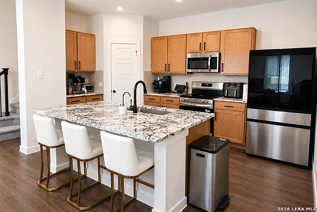4 bed, 3.0 bath, 2086 sqft, $2,750 — Photo 4