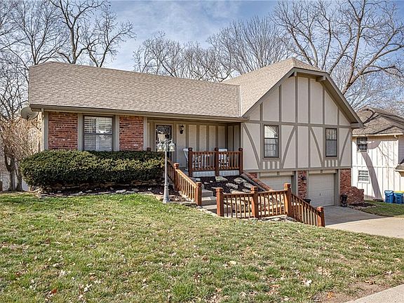 3rd image of 628 Camelot Dr
