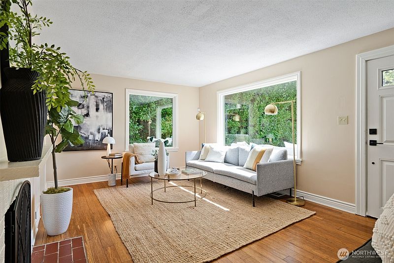 3rd image of 320 NE 156th Street