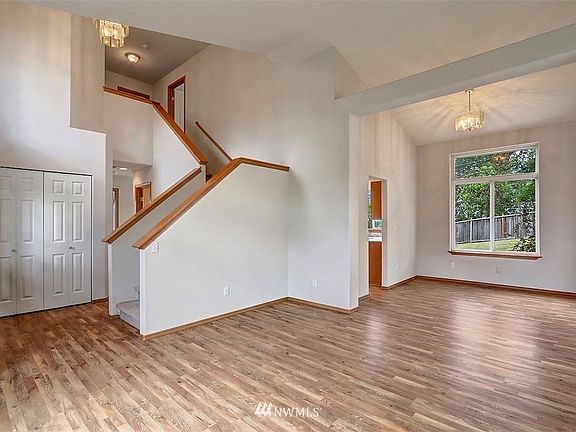 5th image of 8325 75th Dr NE