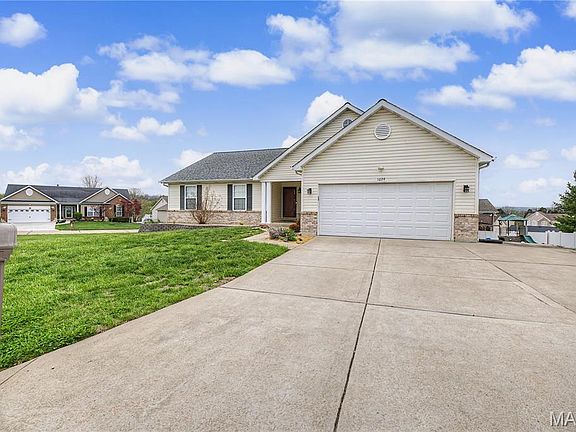 2nd image of 1029 Meadow Grove Dr