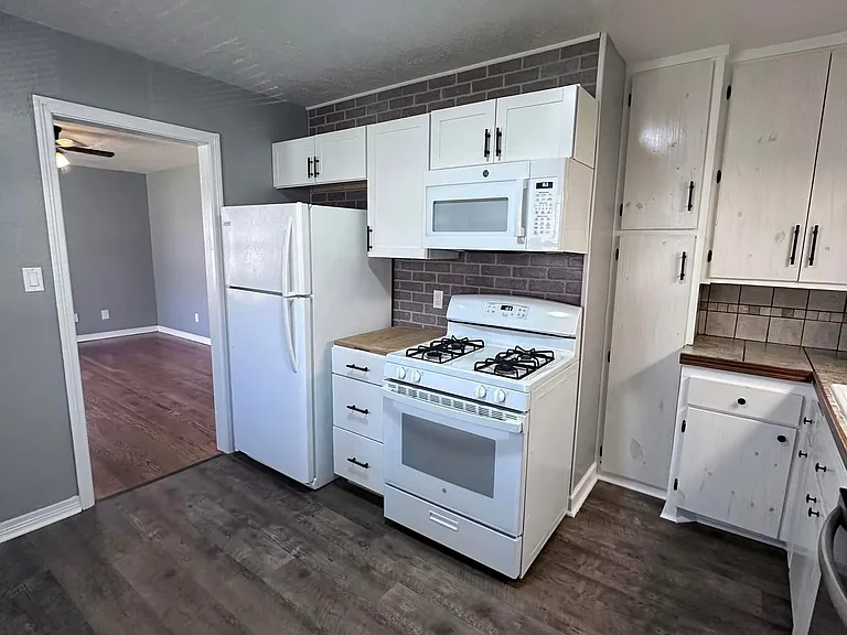 837 W Moore Ave — Photo 21